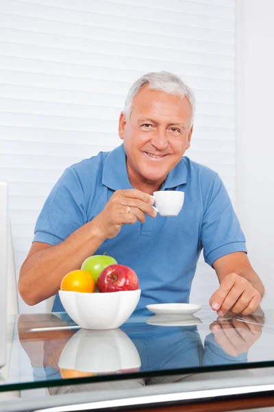 Senior Man Having Cup of Tea — Stock Photo, Image