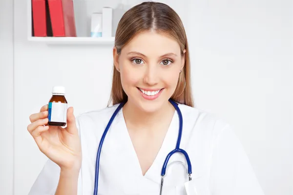 Botella de la medicina del sostenimiento del doctor — Foto de Stock