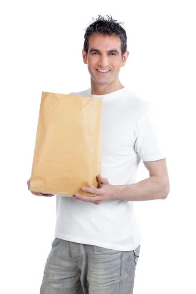 Человек, держащий в руках бумажную сумку — стоковое фото