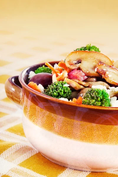 Mushroom and broccoli stir-fry — Stock Photo, Image