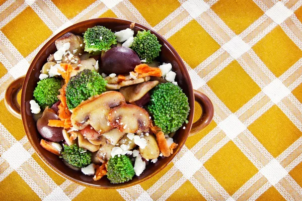 Mushroom and broccoli stir-fry — Stock Photo, Image