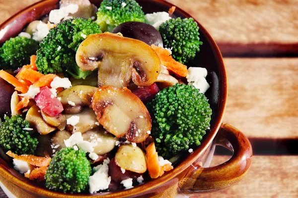 Mushroom and broccoli stir-fry — Stock Photo, Image