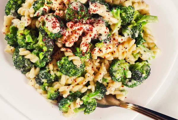 Broccoli and cheese pasta — Stock Photo, Image