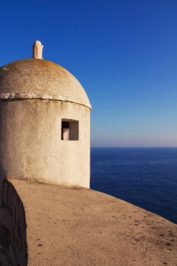 Watch tower köşesinde Dubrovnik'in eski şehir duvar