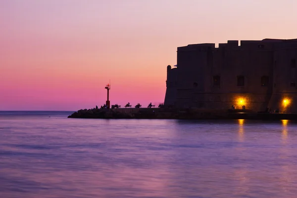 Dubrovnik cais da cidade velha ao pôr do sol — Fotografia de Stock