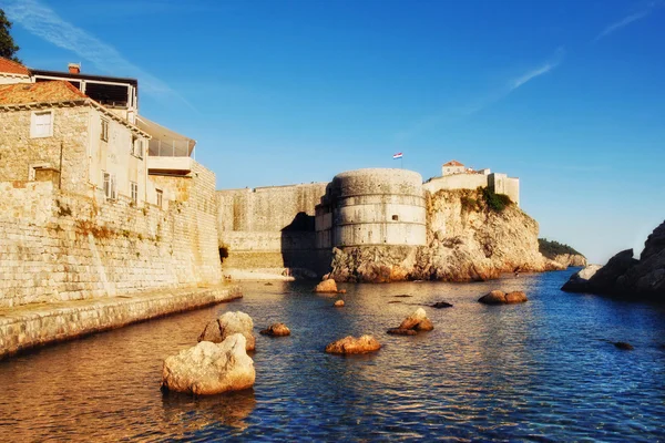 Dubrovnik'in eski şehir duvarları — Stok fotoğraf