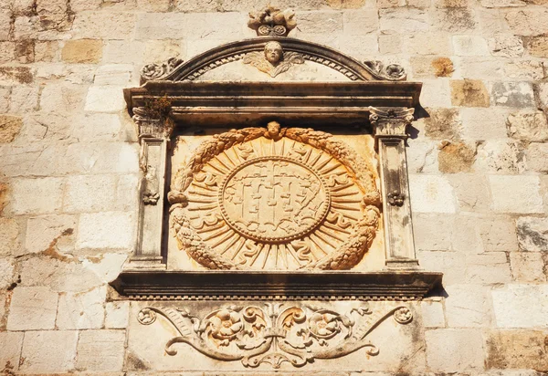 Детальная печать на стенах Дубровника — стоковое фото