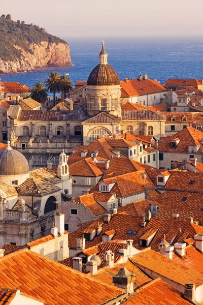 Gün batımında Dubrovnik'in tarihi kent — Stok fotoğraf