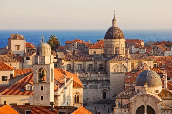 Dubrovnik casco antiguo al atardecer — Foto de Stock