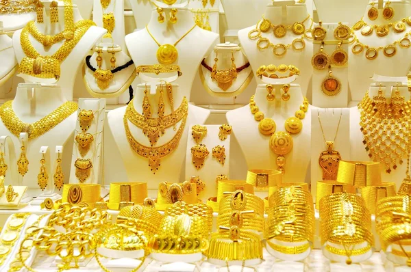 Golded juvel i en butik — Stockfoto