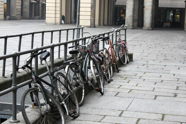 Biciclete parcate — Fotografie, imagine de stoc