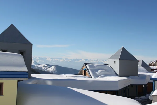 Telhados cobertos de neve — Fotografia de Stock