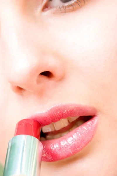 Érzéki, szép nő alkalmazása a kozmetikai — Stock Fotó