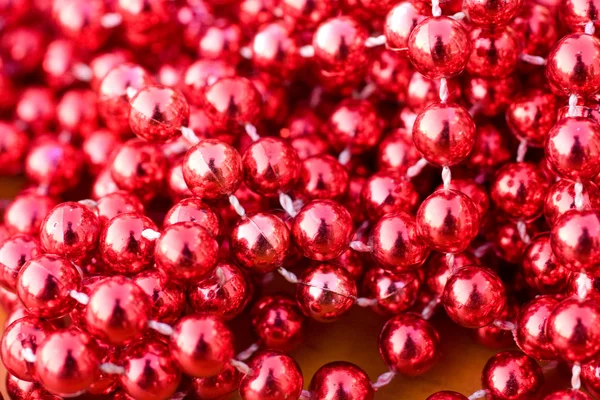 Ruby gekleurde ketting ballen — Stockfoto