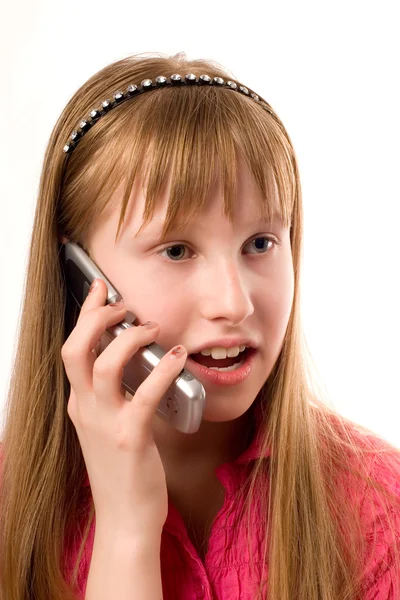 Dziewczyna nastolatka rozmawia przez telefon komórkowy na białym tle na biały backgrou — Zdjęcie stockowe