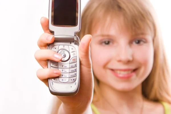 Hezká dospívající dívka s mobilním telefonem — Stock fotografie