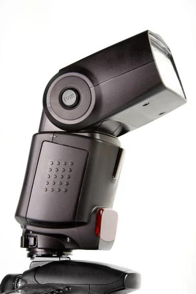 Flash externo montado en la parte superior de la cámara — Foto de Stock