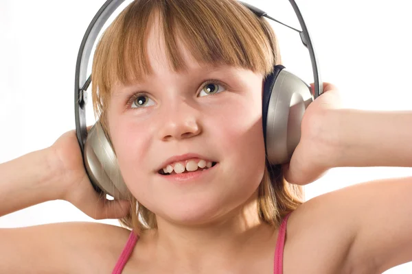 Hermosa chica feliz con auriculares — Foto de Stock