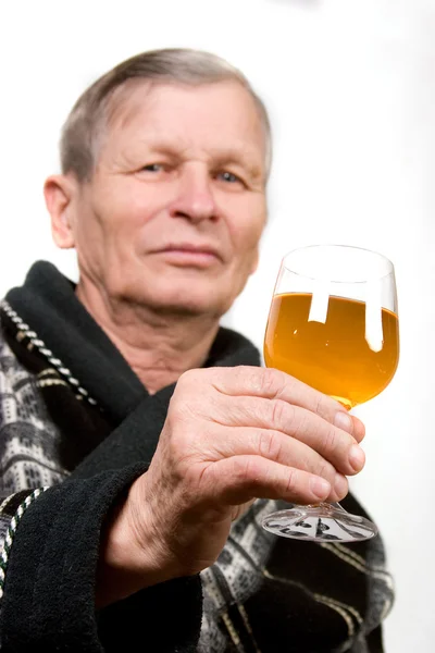 Uomo anziano con bicchiere di vino — Foto Stock