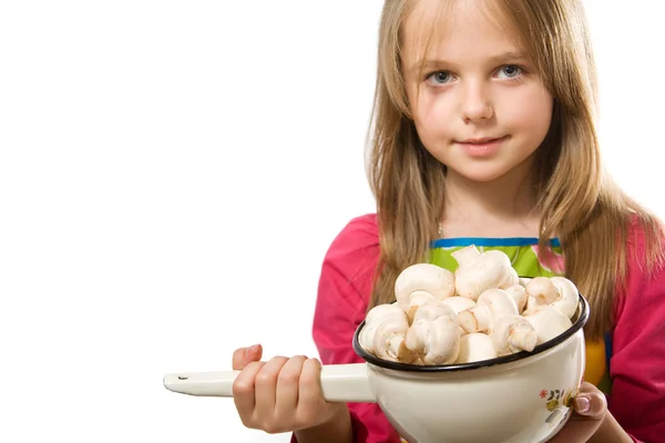持有金属罐用蘑菇的漂亮的小女孩 — 图库照片