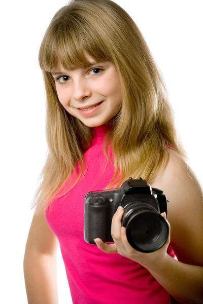 Красивая девушка-подросток с фотокамерой — стоковое фото