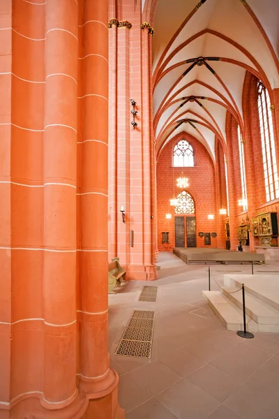 Majestueuze kathedraal interieur — Stockfoto