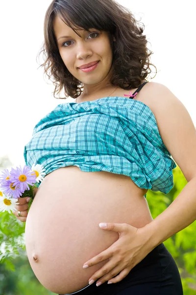 Belle jeune femme enceinte portrait — Photo