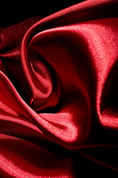 Pliures en tissu rouge brillant — Photo