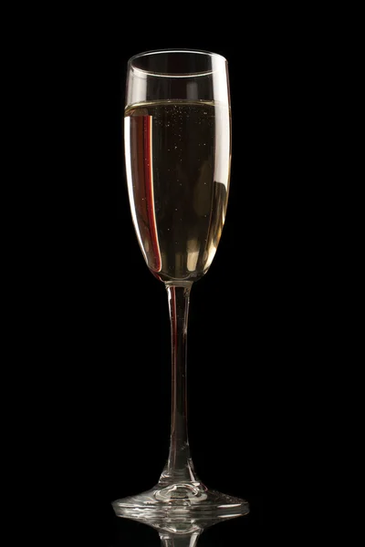 Champagne glas geïsoleerd op zwart — Stockfoto