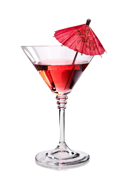 Roter Cocktail mit Regenschirm — Stockfoto