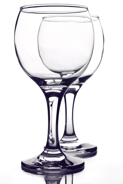 Пустые бокалы с отражением — стоковое фото