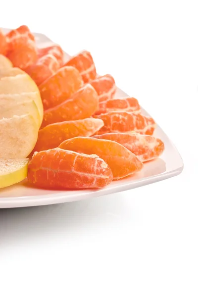 Тарелка с гвоздикой мандарина на тарелке — стоковое фото