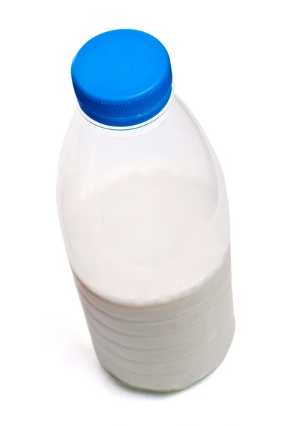 Вид сверху на бутылку молока — стоковое фото