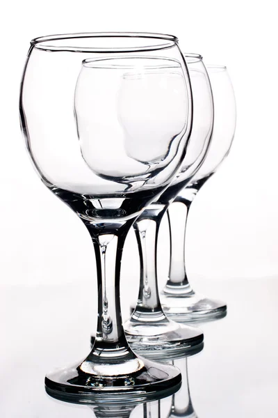 Tomma vinglas med reflektion — Stockfoto
