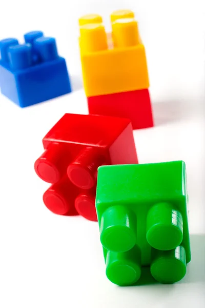 Jouet de blocs de construction isolés colorés — Photo