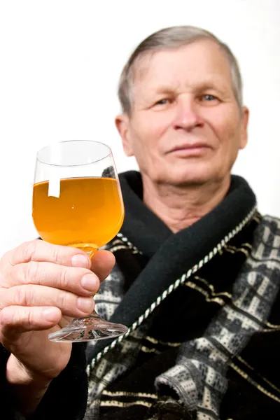 Uomo anziano con bicchiere di vino — Foto Stock