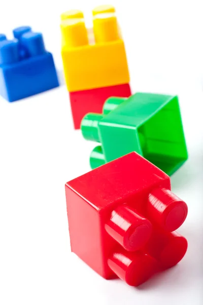 Kleurrijke geïsoleerde bouwstenen speelgoed — Stockfoto