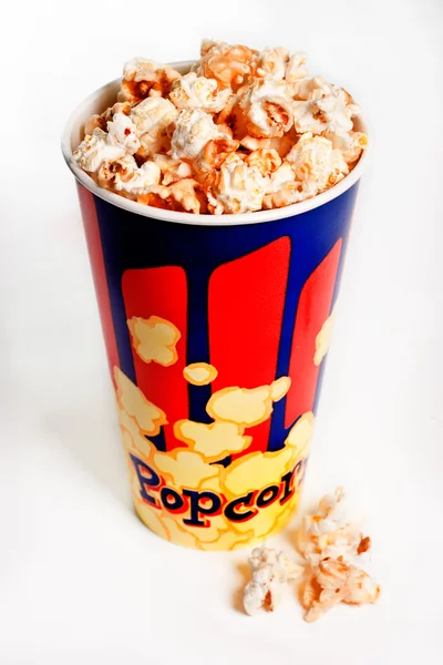 Pitkä kulho popcornia — kuvapankkivalokuva