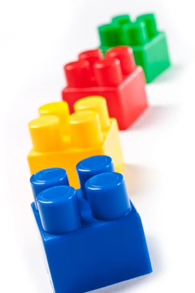 Kleurrijke geïsoleerde bouwstenen speelgoed — Stockfoto