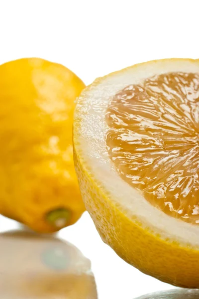 Gesneden citroen over Wit — Stockfoto