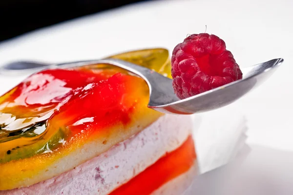 甜果冻蛋糕与覆盆子 — 图库照片