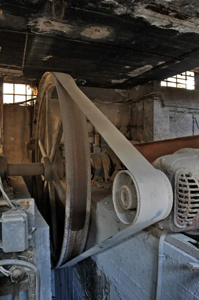 Maquinaria accionado por correa oxidada — Foto de Stock