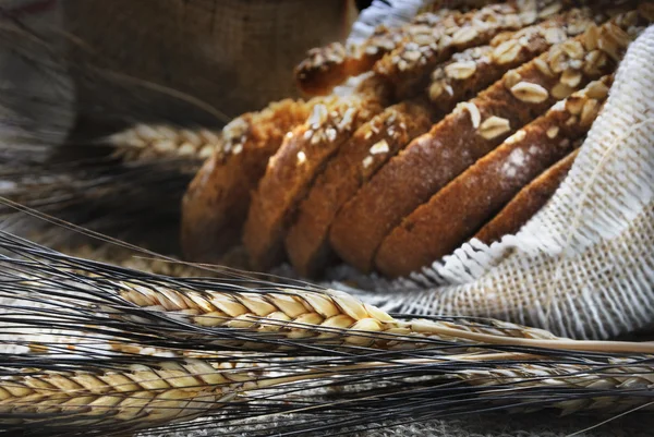 Pane e spighe di grano — Foto Stock