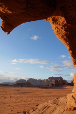 rock, bir delikten wadi rum