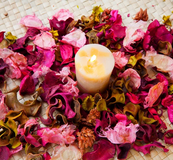 Candle with rose — Stock Photo, Image