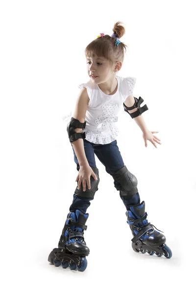 La bambina sui pattini a rotelle — Foto Stock