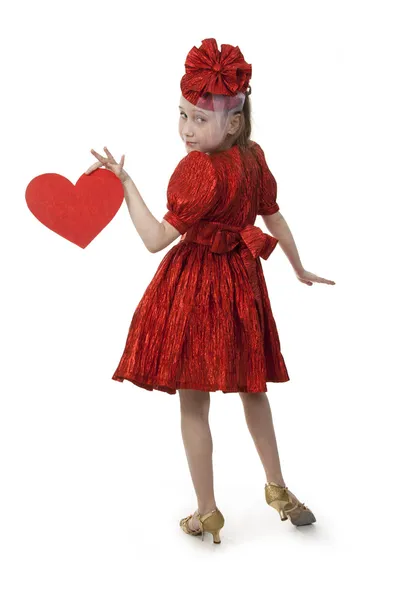 Μικρό κορίτσι παιχνιδιάρικο με την καρδιά στα χέρια της — Φωτογραφία Αρχείου