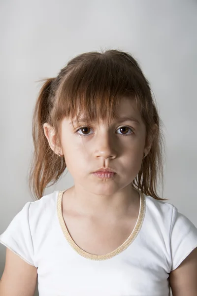 Porträtt av en ledsen tjej — Stockfoto