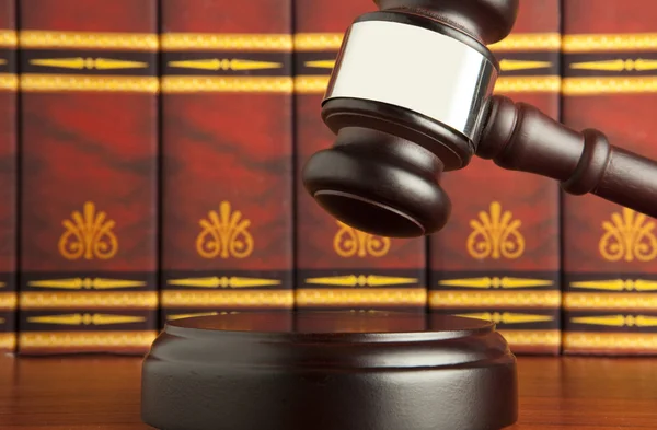 Old Gavel and book — Stock Photo, Image