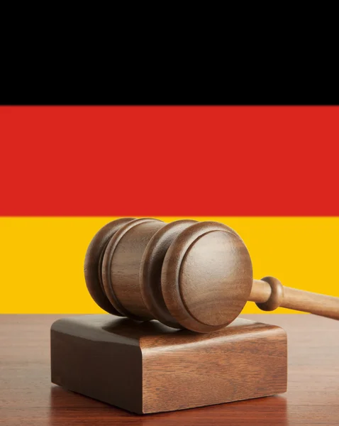 Gavel e Bandeira da Alemanha — Fotografia de Stock